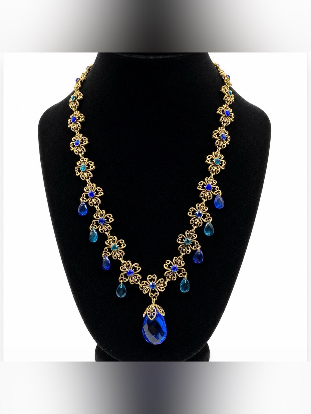 Avon Collier Briolette Multicolore Blue Rhinestone Scroll Gold Necklace Vintage - Picture 10 of 10
